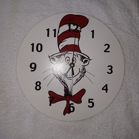 Dr. Suess Cat in the Hat Round Wall Clock Size 11x11 - Picture 1 of 7